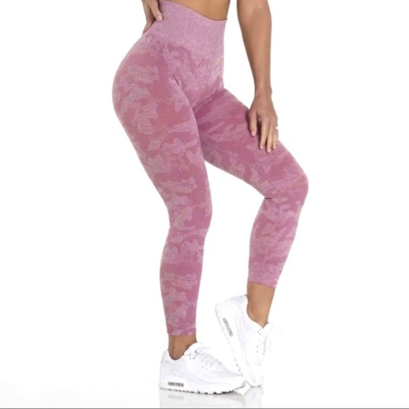 NVGTN‎ Pastel Pink Camo Seamless Leggings - Picture 1 of 7